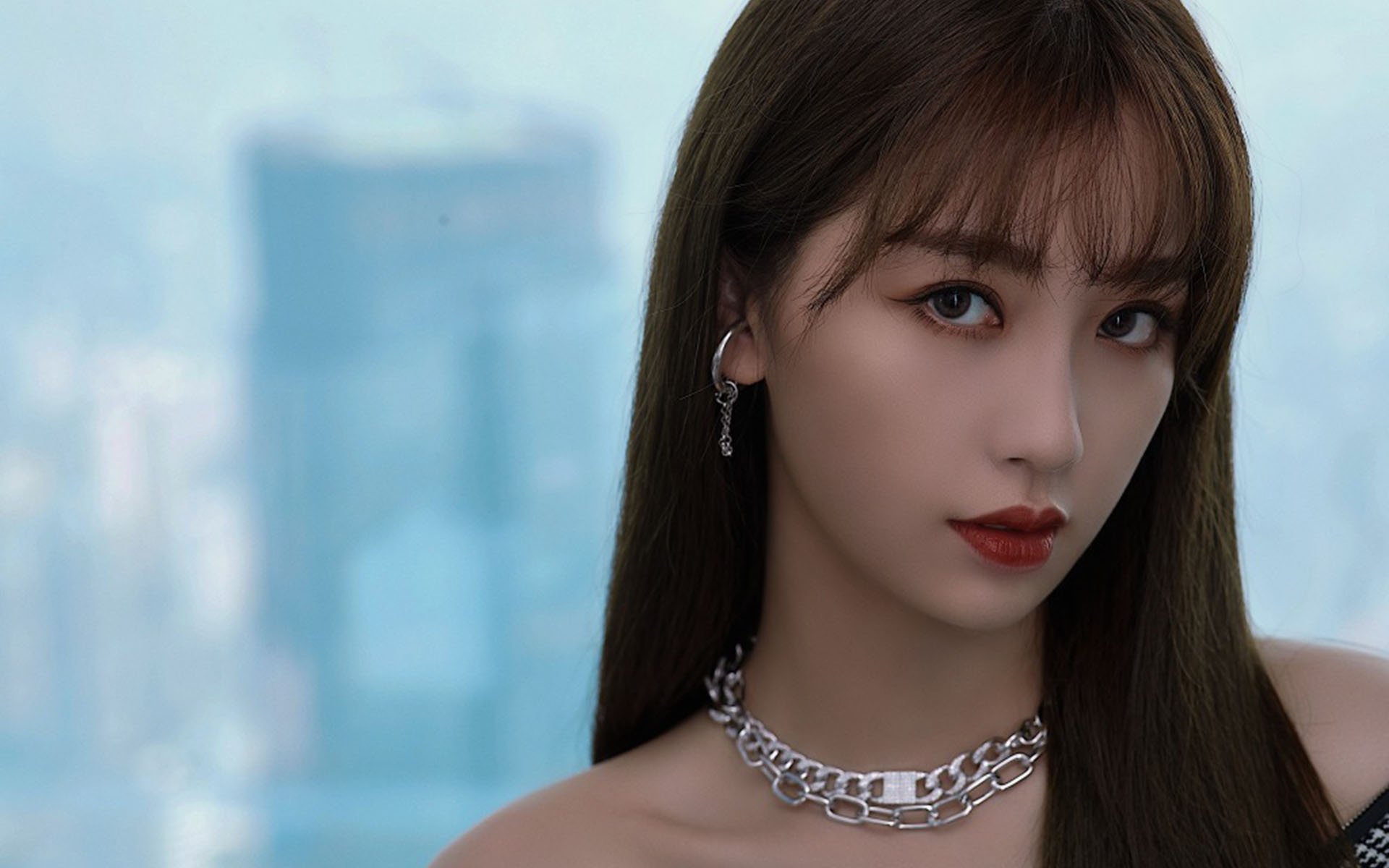 九游sports-英格兰骑手安娜·史密斯在巴黎奥运会障碍赛中获得铜牌，展现坚韧精神。